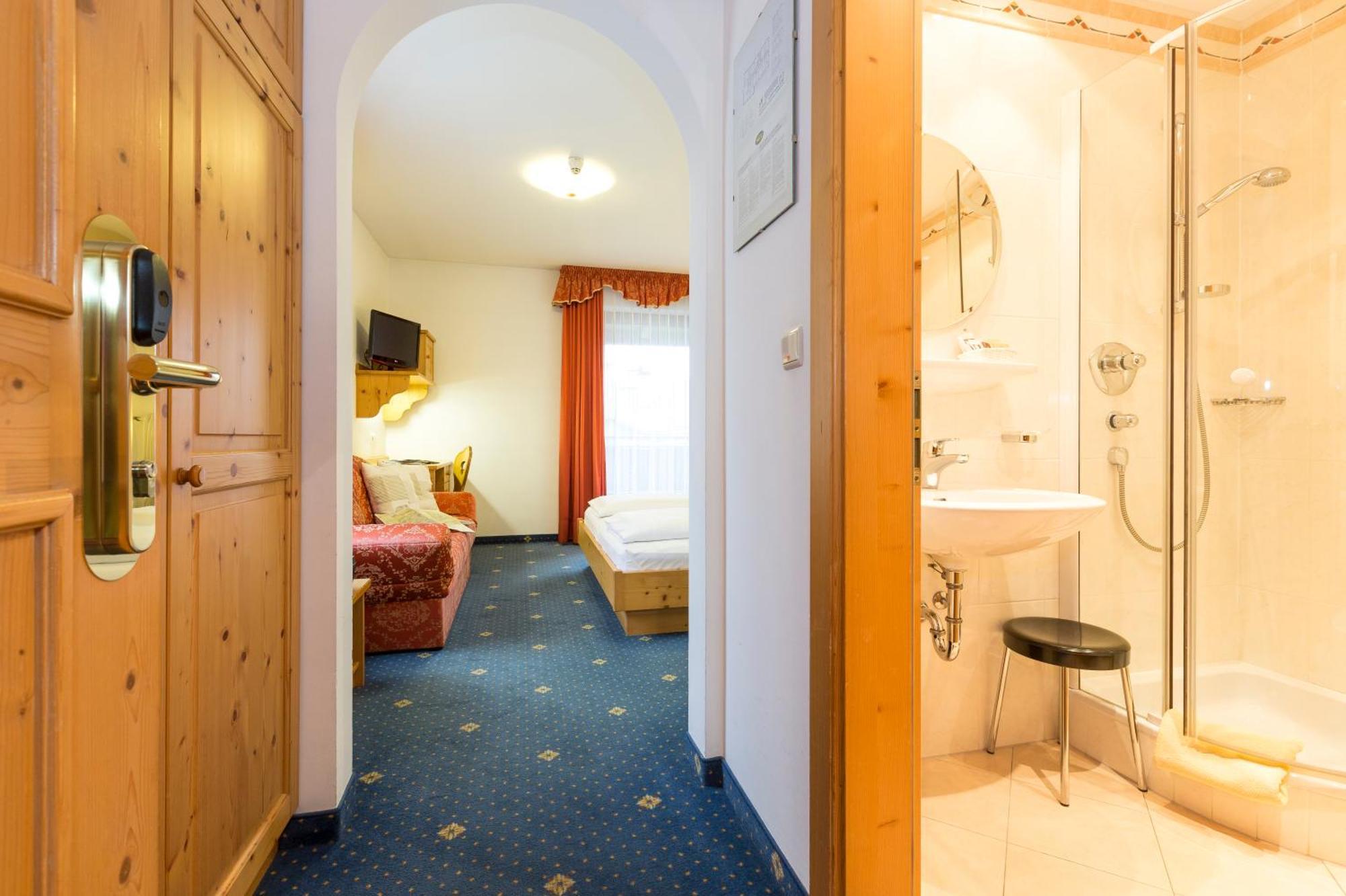 Hotel Urthaler ดอบบีอาโก ภายนอก รูปภาพ