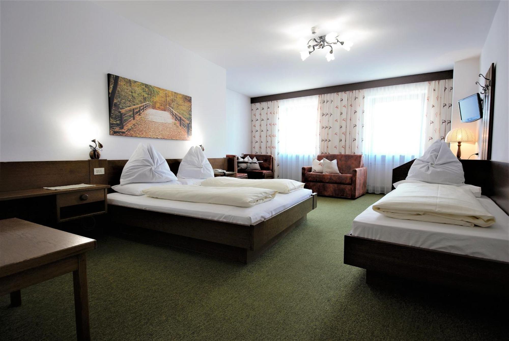 Hotel Urthaler ดอบบีอาโก ภายนอก รูปภาพ