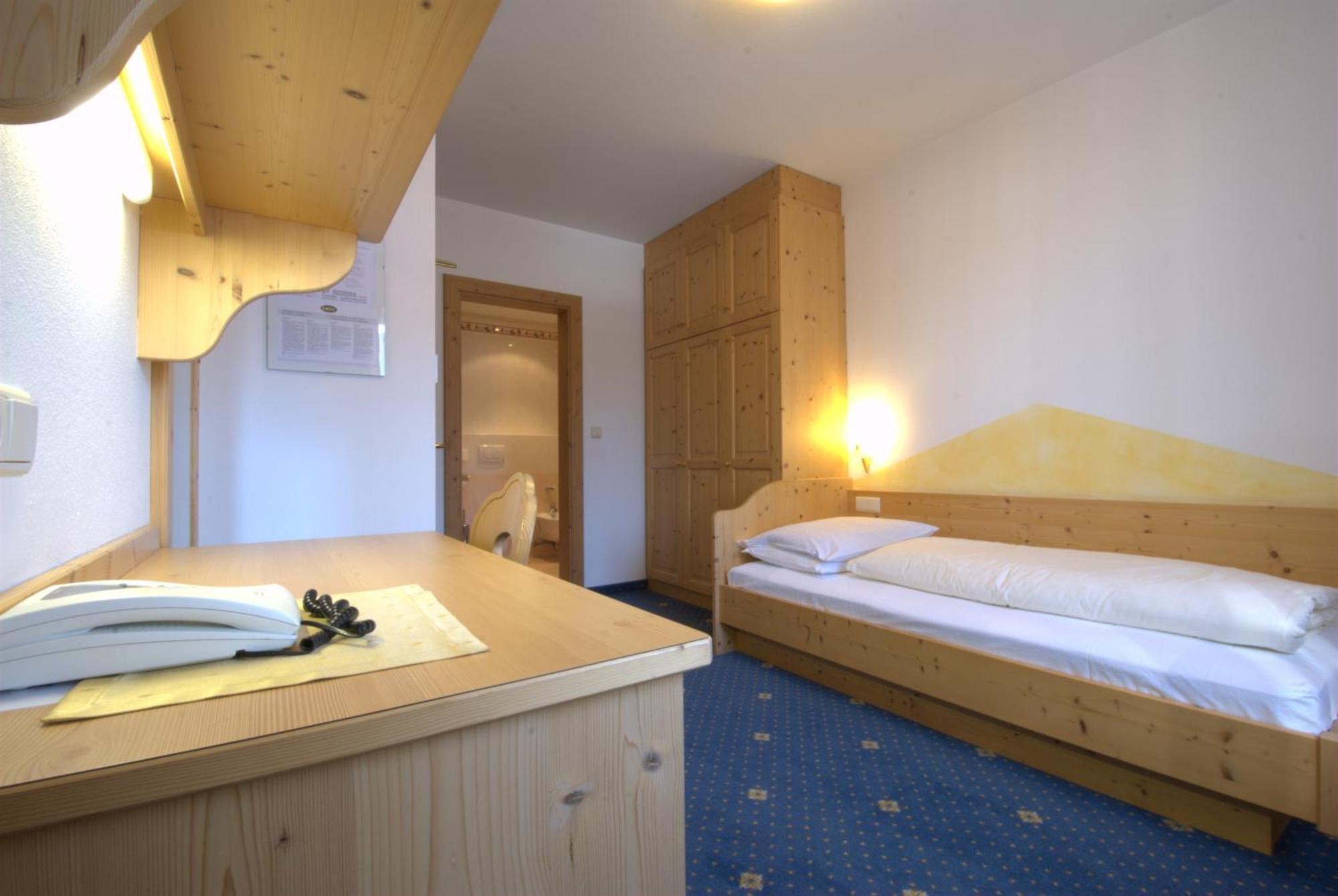 Hotel Urthaler ดอบบีอาโก ภายนอก รูปภาพ