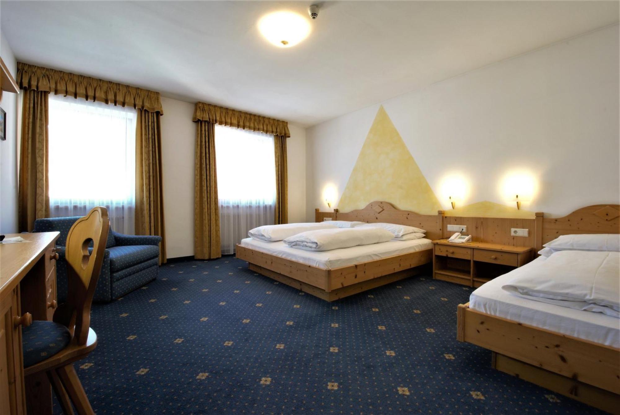 Hotel Urthaler ดอบบีอาโก ภายนอก รูปภาพ
