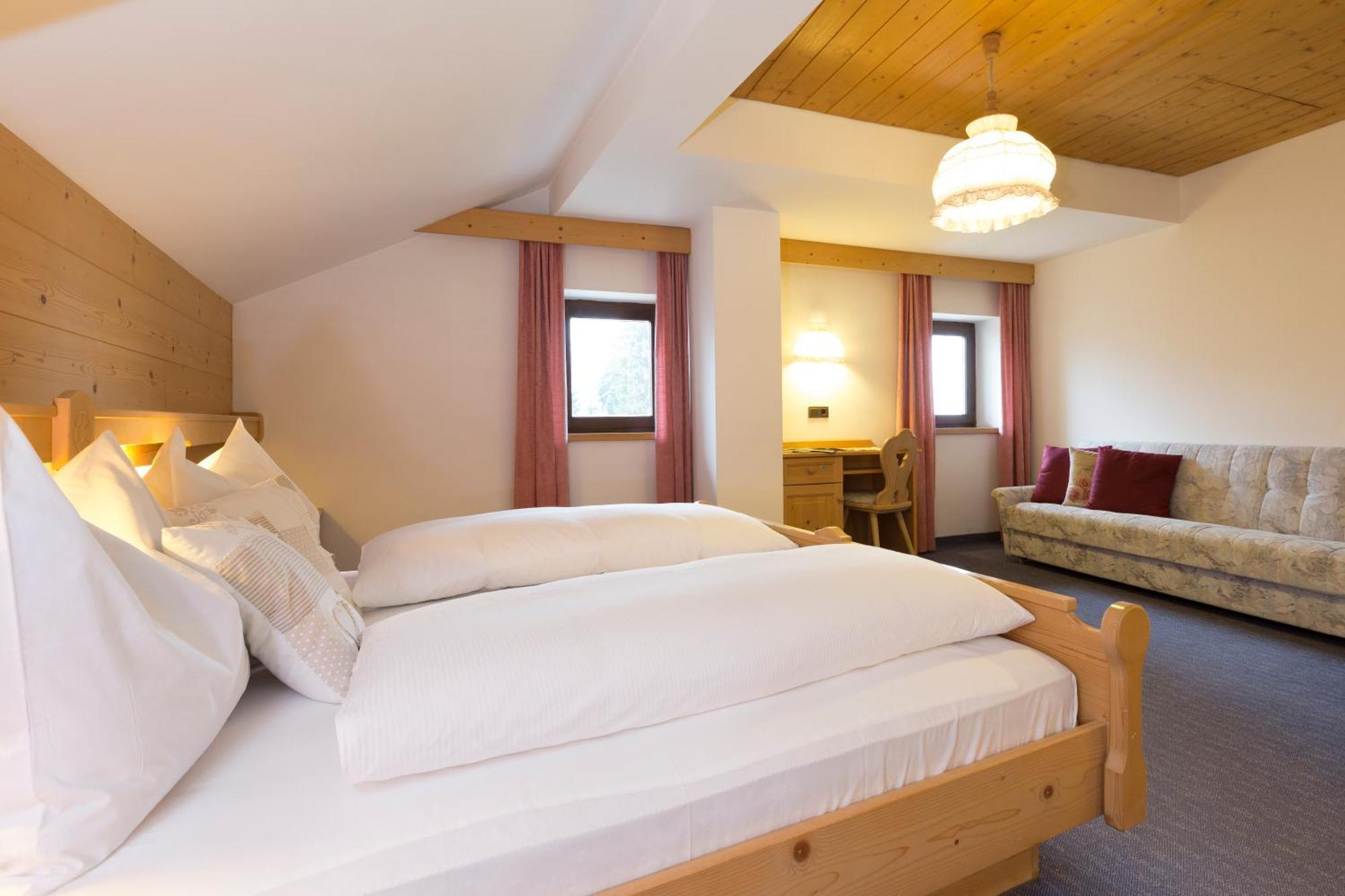 Hotel Urthaler ดอบบีอาโก ภายนอก รูปภาพ