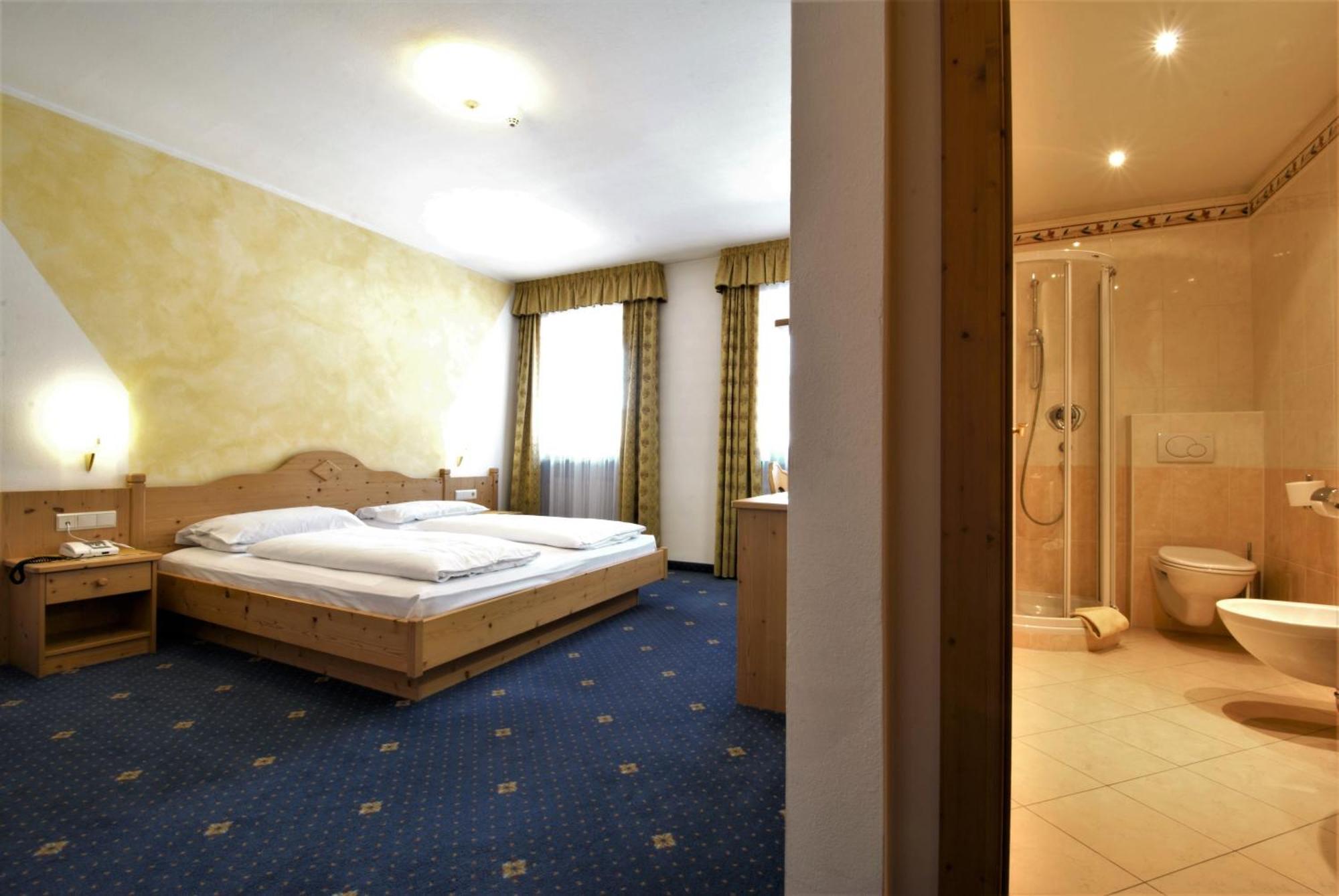Hotel Urthaler ดอบบีอาโก ภายนอก รูปภาพ
