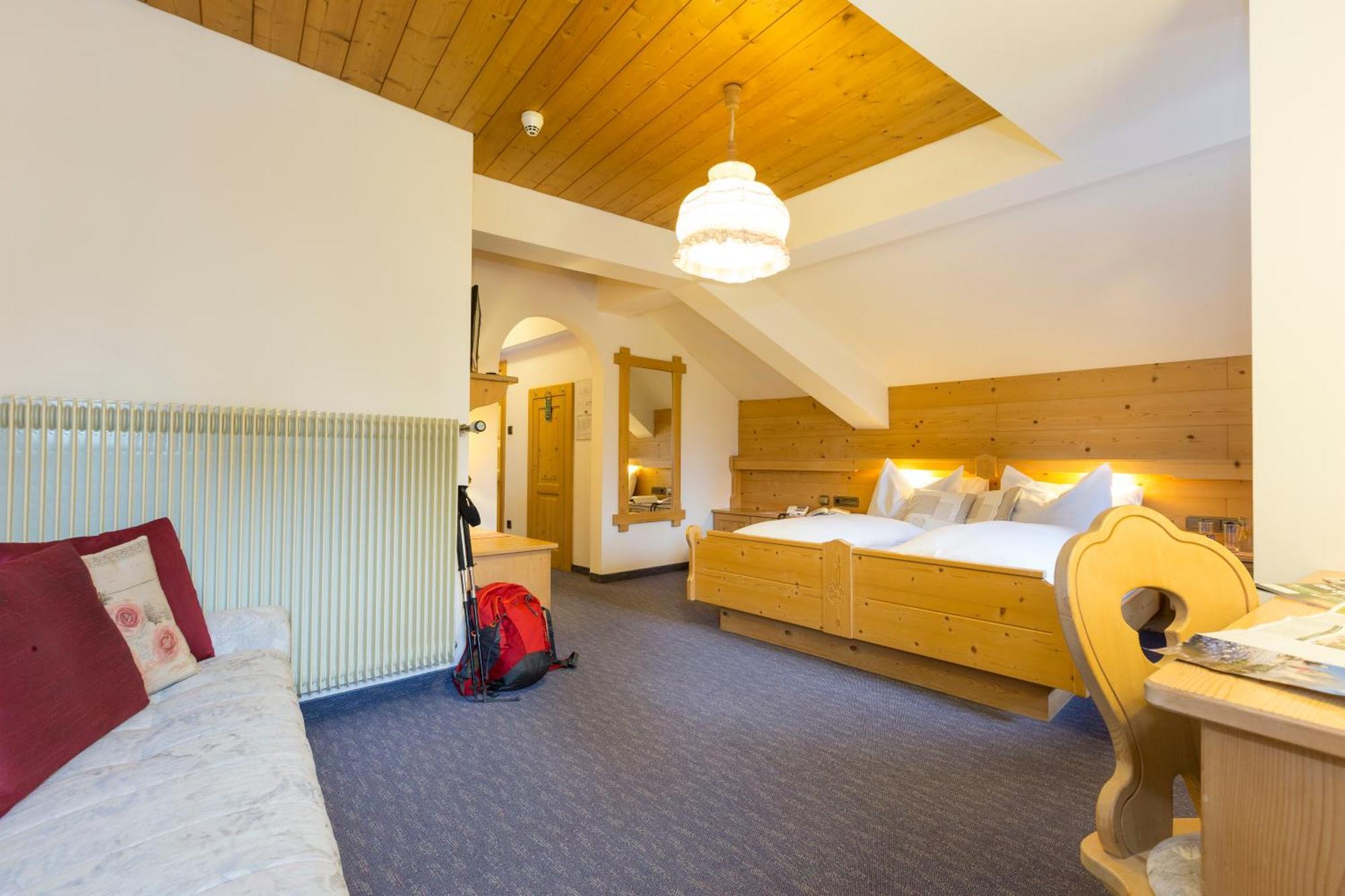 Hotel Urthaler ดอบบีอาโก ภายนอก รูปภาพ