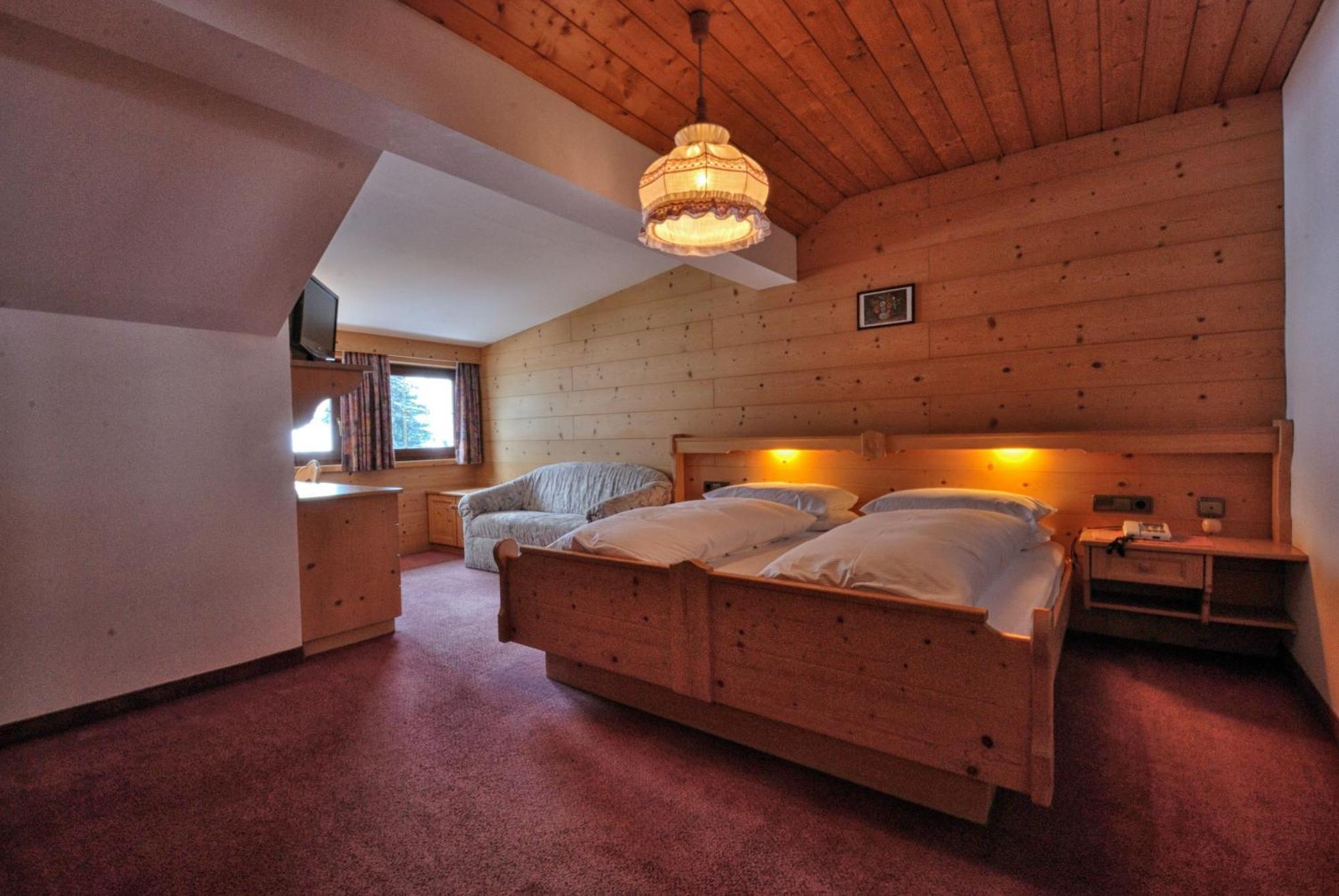 Hotel Urthaler ดอบบีอาโก ภายนอก รูปภาพ