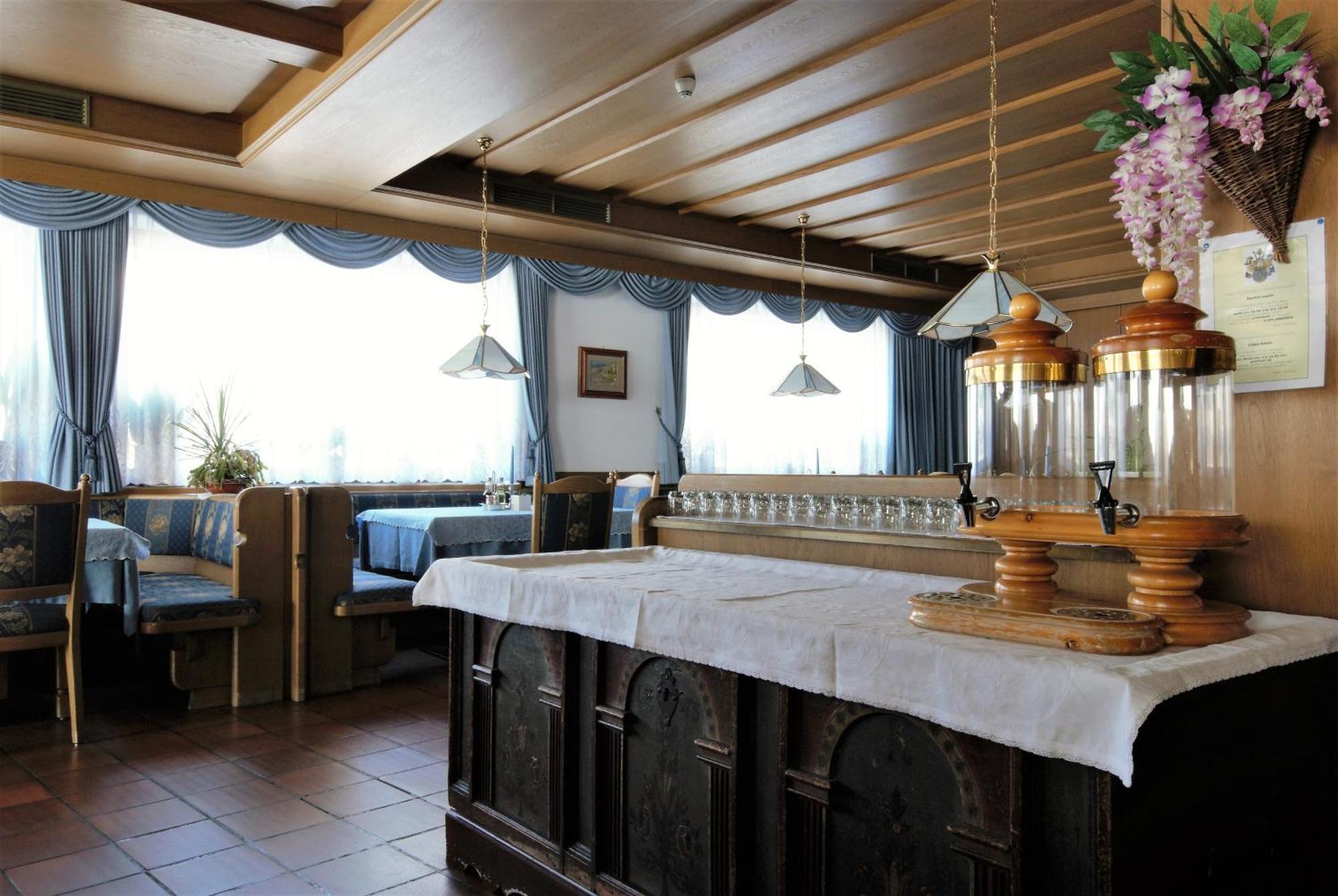 Hotel Urthaler ดอบบีอาโก ภายนอก รูปภาพ